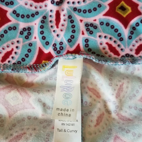 Lularoe Tall & Curvy Leggings - Picture 4 of 6